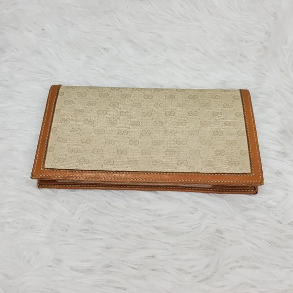 Gucci Vintage check book/ passport wallet